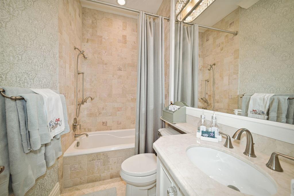 VENETIAN ISLES 1ST SEC - Residential