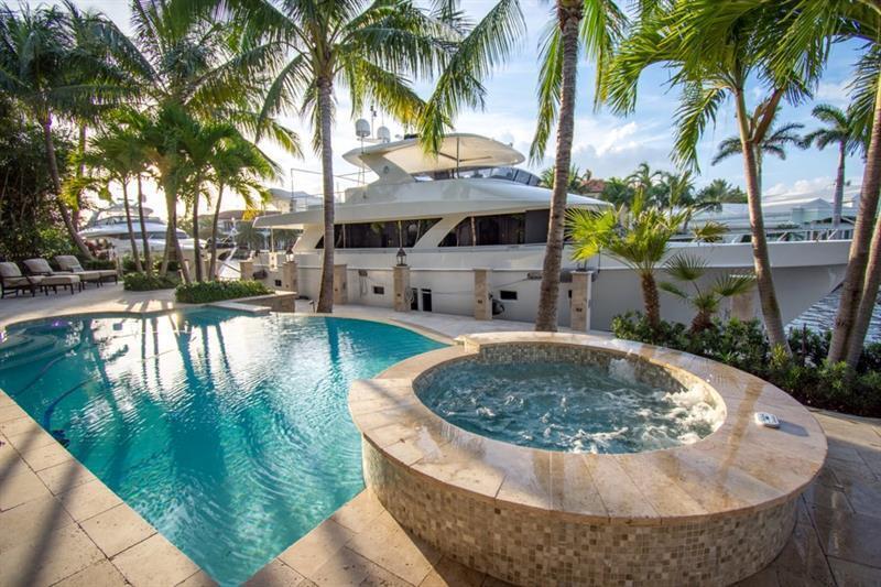 VENETIAN ISLES 1ST SEC - Residential