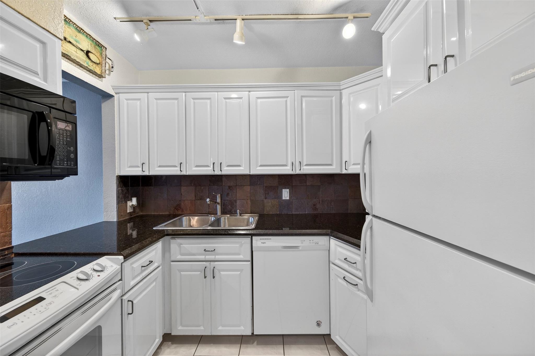 HERITAGE HOUSE CONDO - Residential Lease