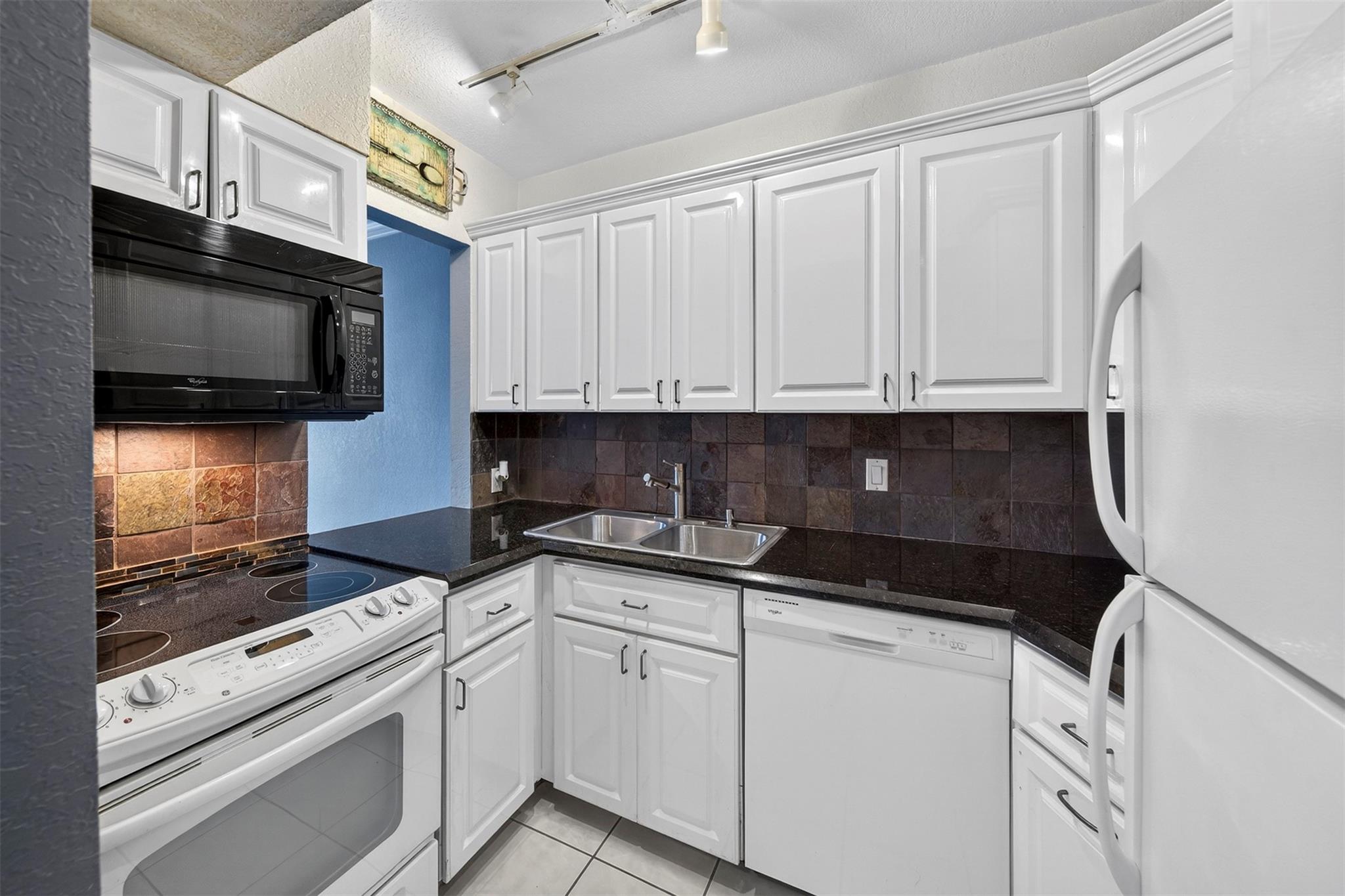 HERITAGE HOUSE CONDO - Residential Lease