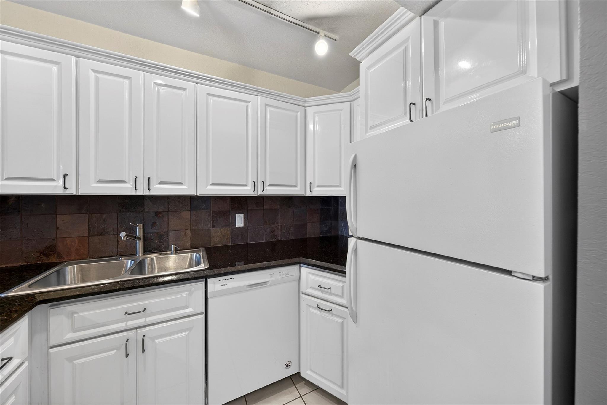 HERITAGE HOUSE CONDO - Residential Lease