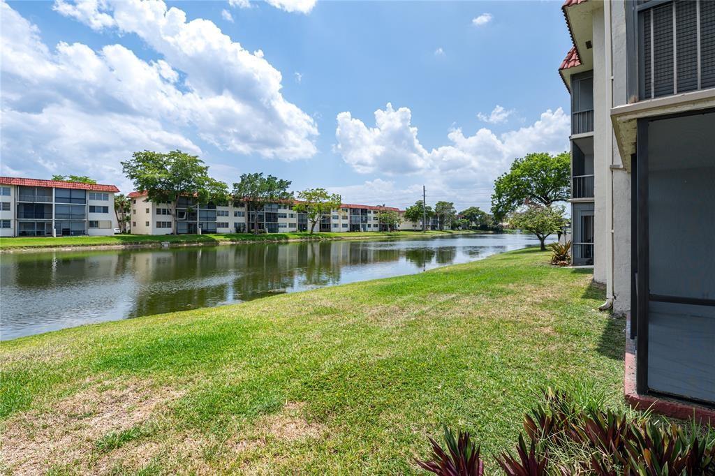 HOLLYBROOK GOLF & TENNIS - Residential