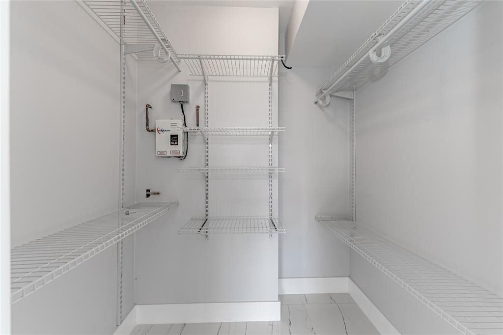 HOLLYBROOK GOLF & TENNIS - Residential