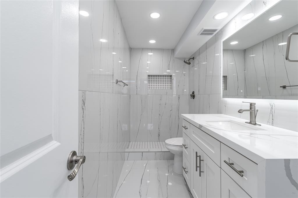 HOLLYBROOK GOLF & TENNIS - Residential