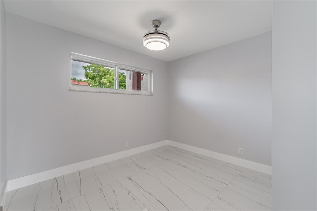 HOLLYBROOK GOLF & TENNIS - Residential