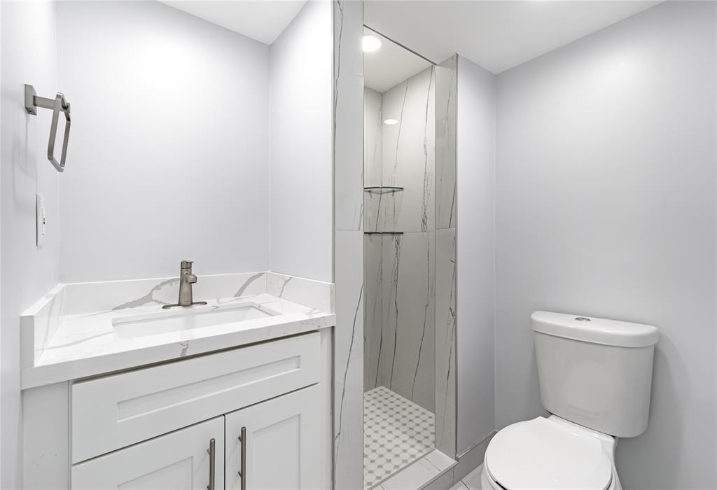 HOLLYBROOK GOLF & TENNIS - Residential