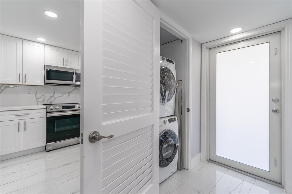 HOLLYBROOK GOLF & TENNIS - Residential