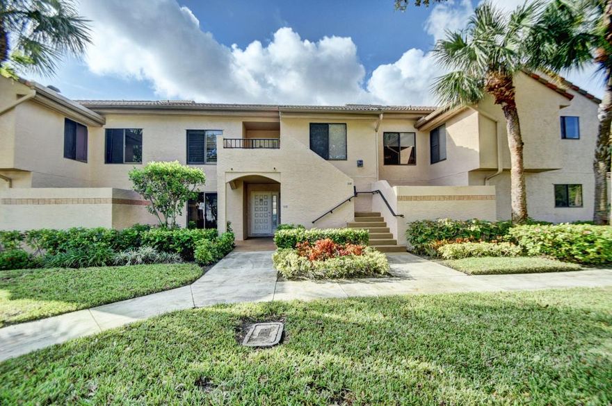 BEAUTIFUL  2 BEDROOM 2 BATH CONDO ON GOLF COURSE WITH TENNIS MEMBERSHIP
FOUR MONTH RENTAL