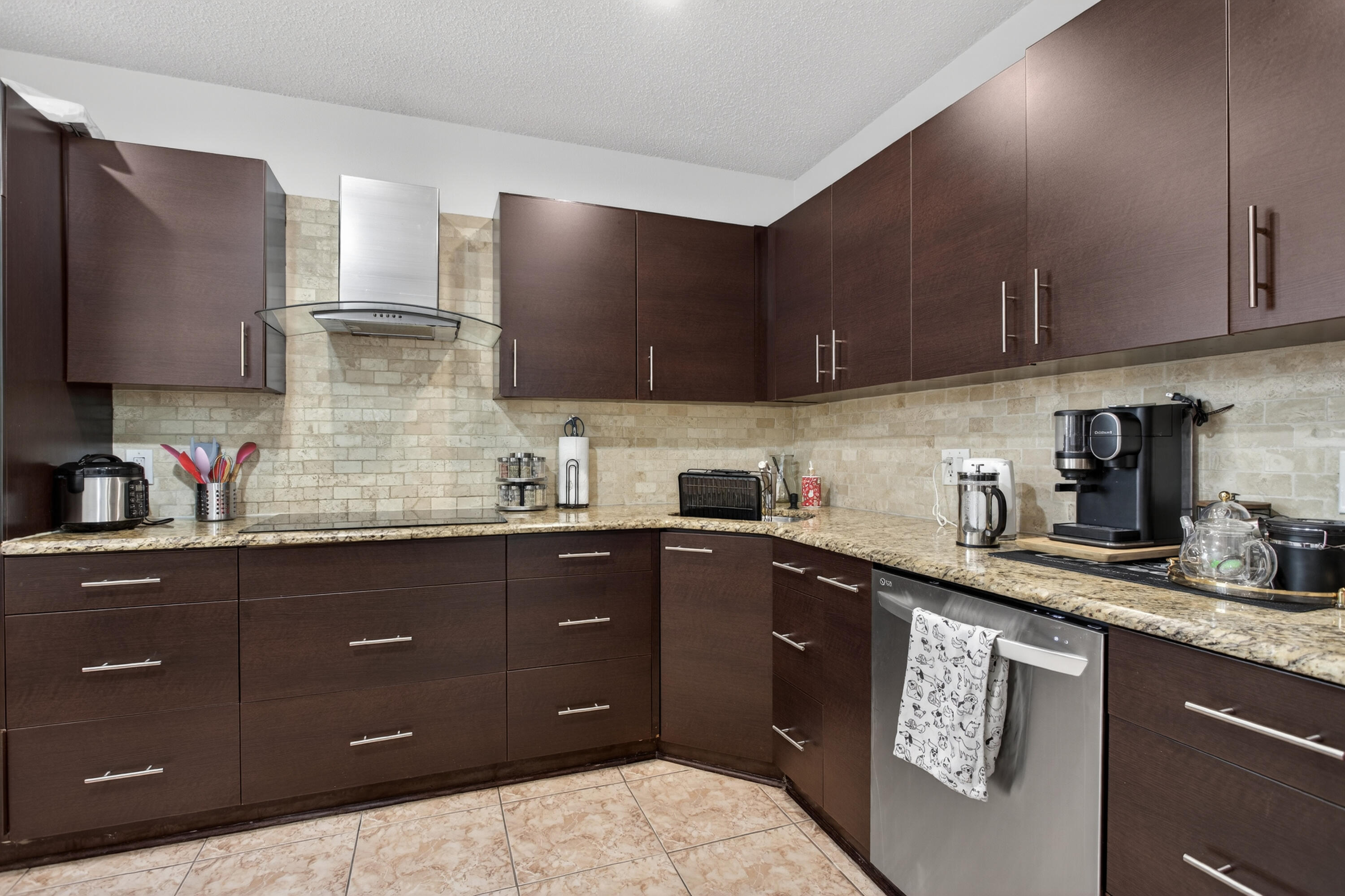 BAYVIEW VILLAGE E CONDO - Residential