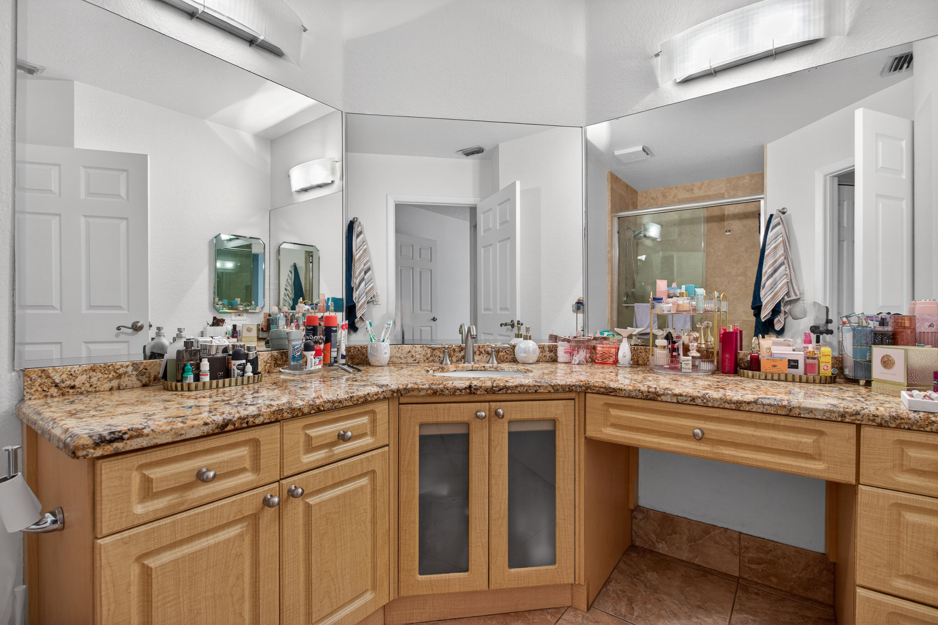 BAYVIEW VILLAGE E CONDO - Residential