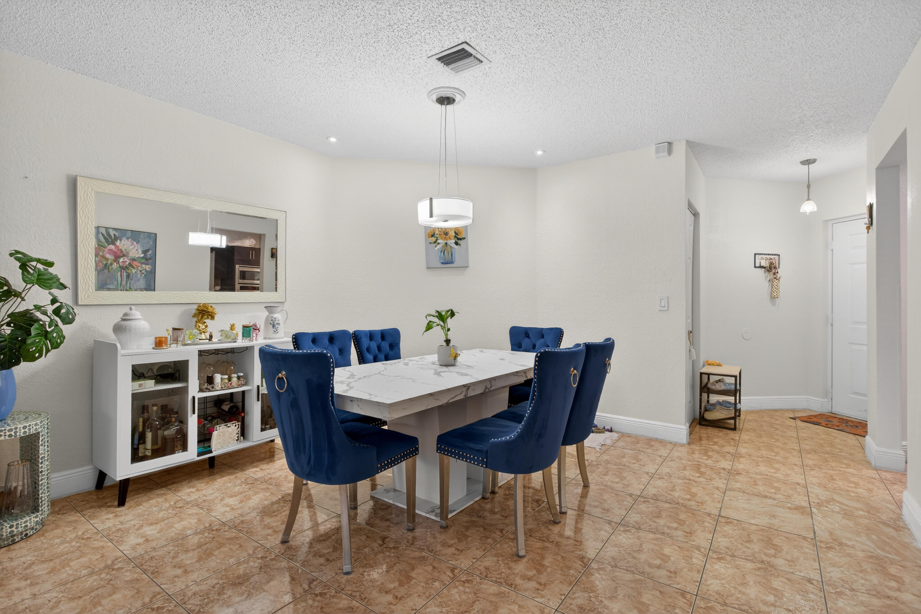 BAYVIEW VILLAGE E CONDO - Residential