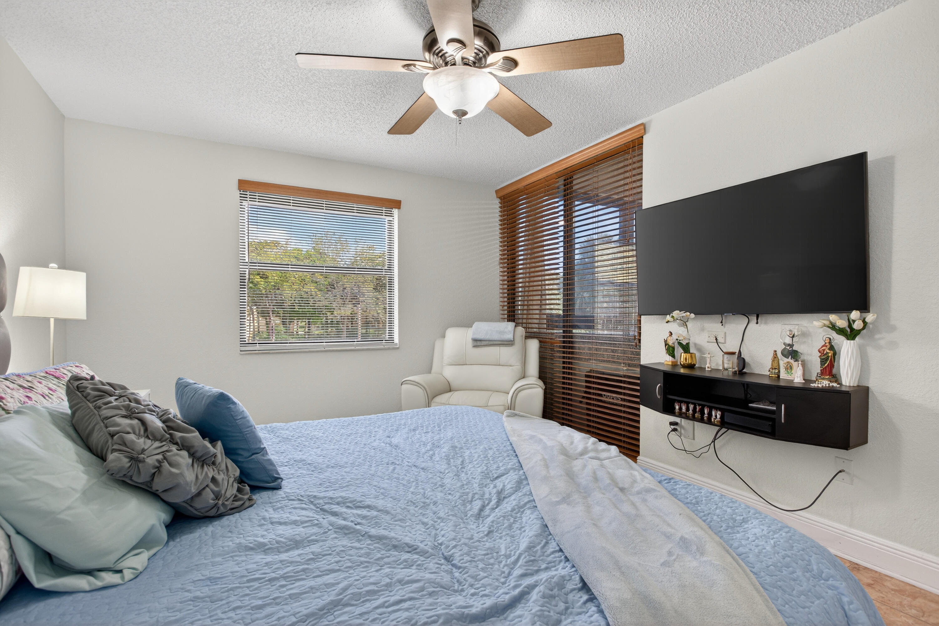 BAYVIEW VILLAGE E CONDO - Residential