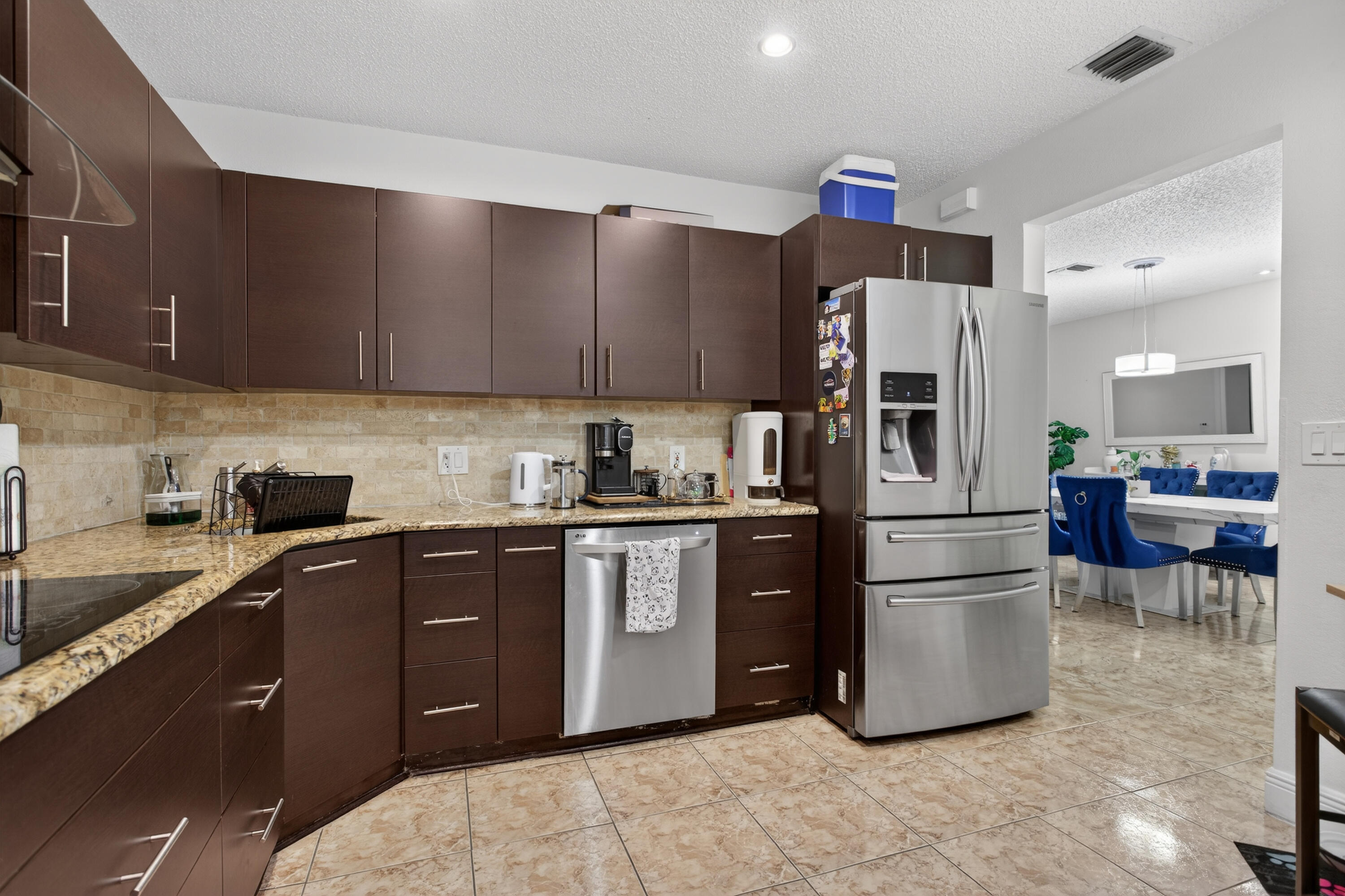 BAYVIEW VILLAGE E CONDO - Residential