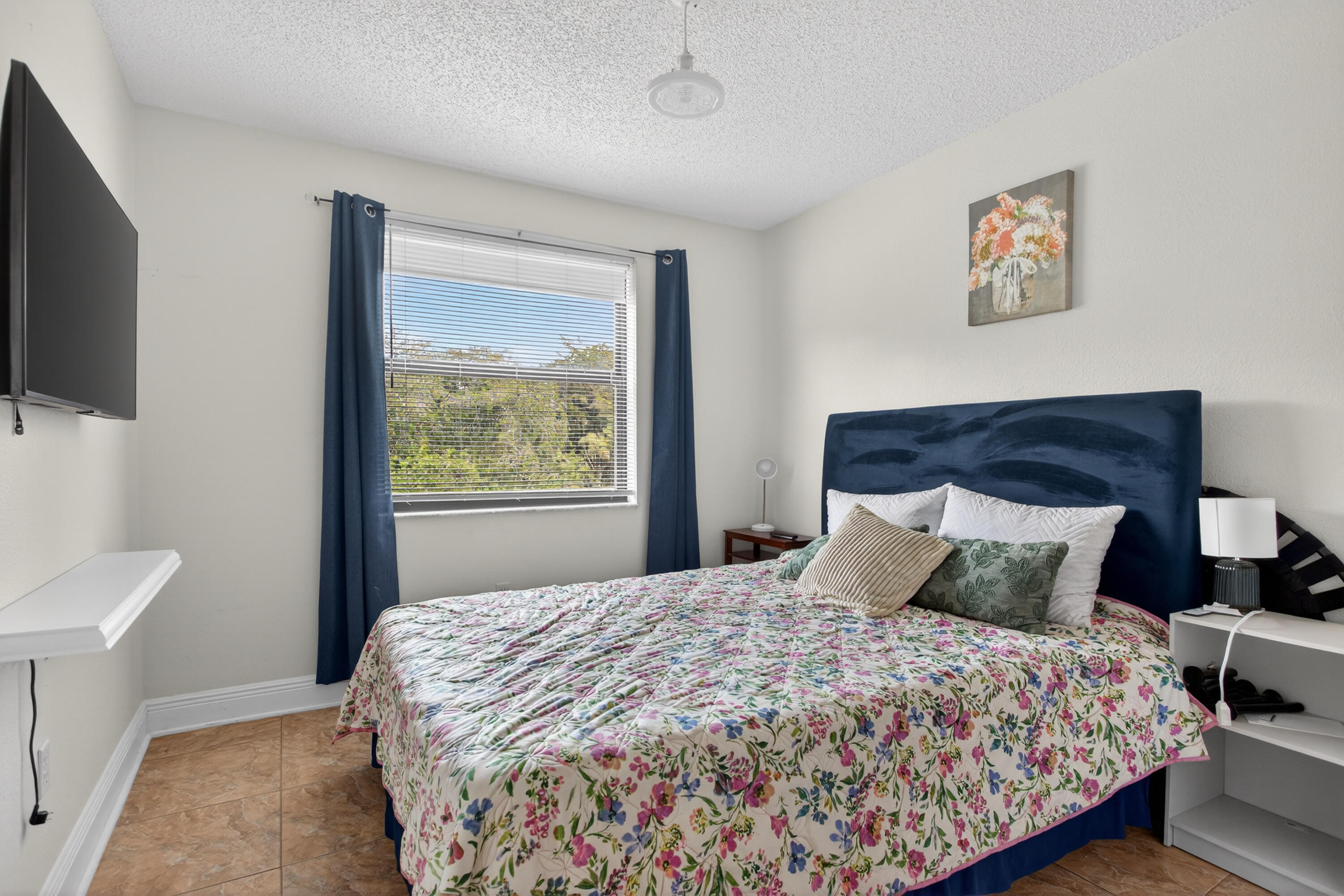 BAYVIEW VILLAGE E CONDO - Residential