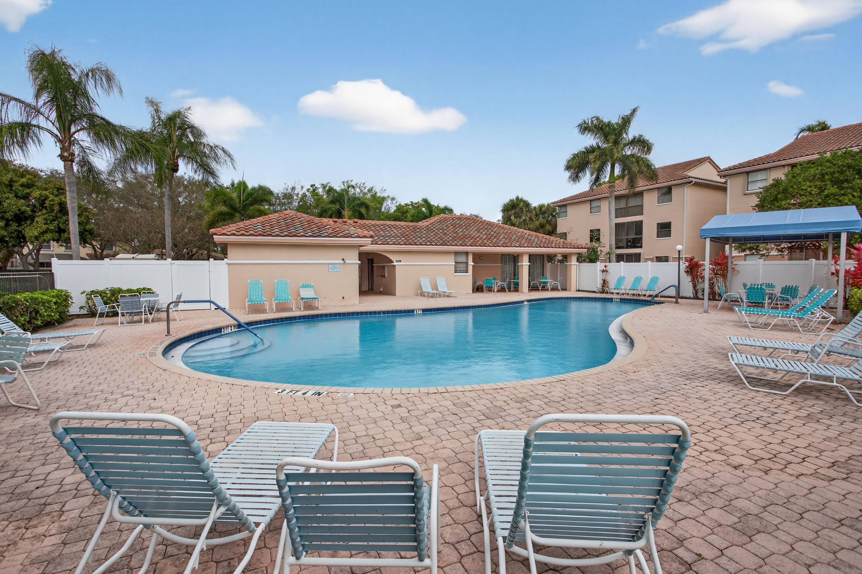 BAYVIEW VILLAGE E CONDO - Residential