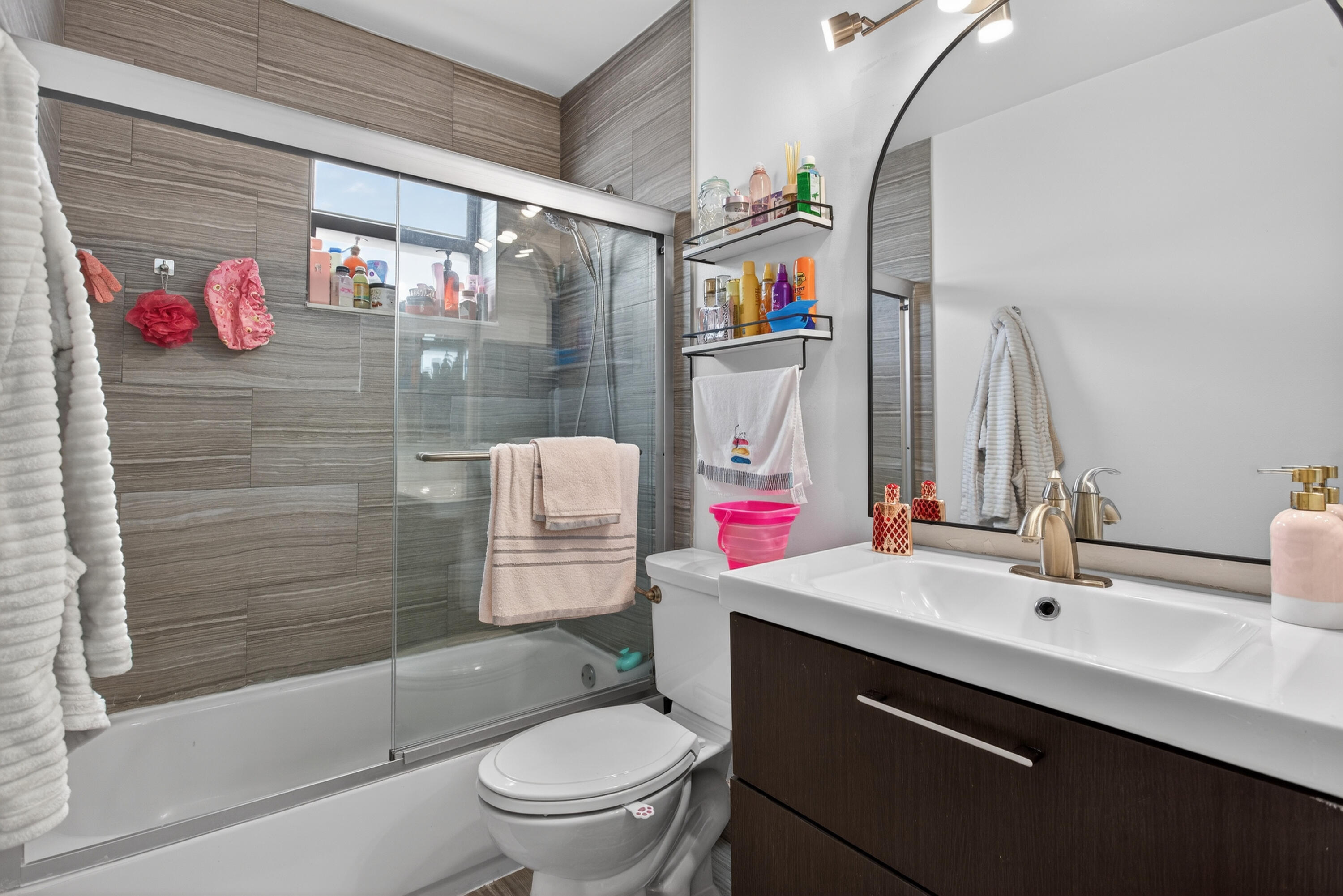 BAYVIEW VILLAGE E CONDO - Residential