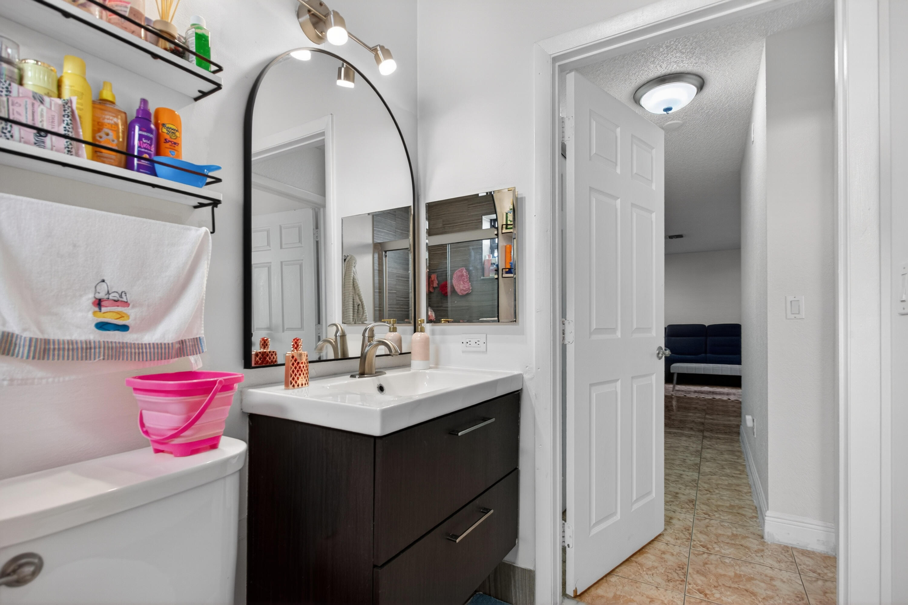 BAYVIEW VILLAGE E CONDO - Residential