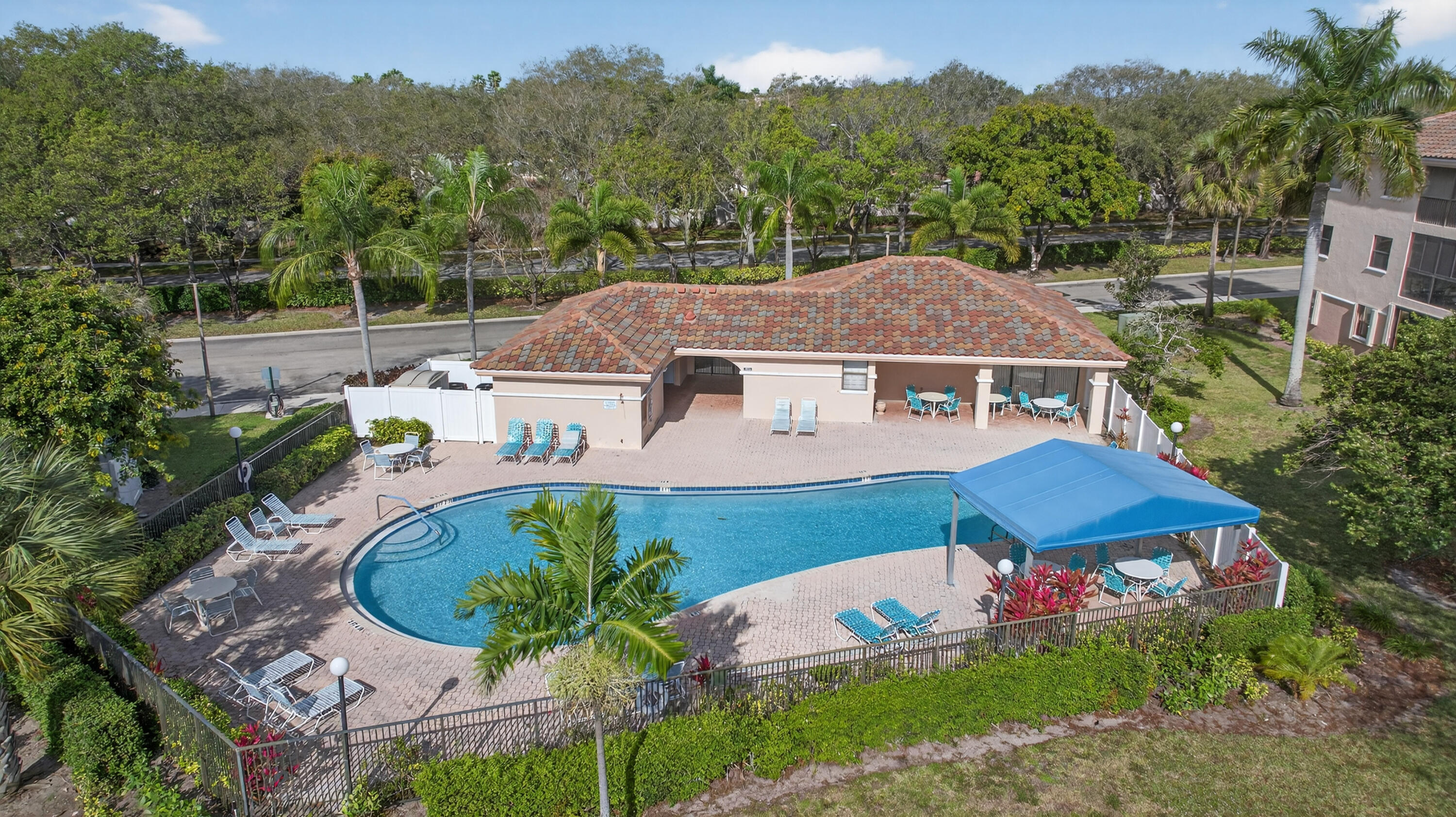 BAYVIEW VILLAGE E CONDO - Residential