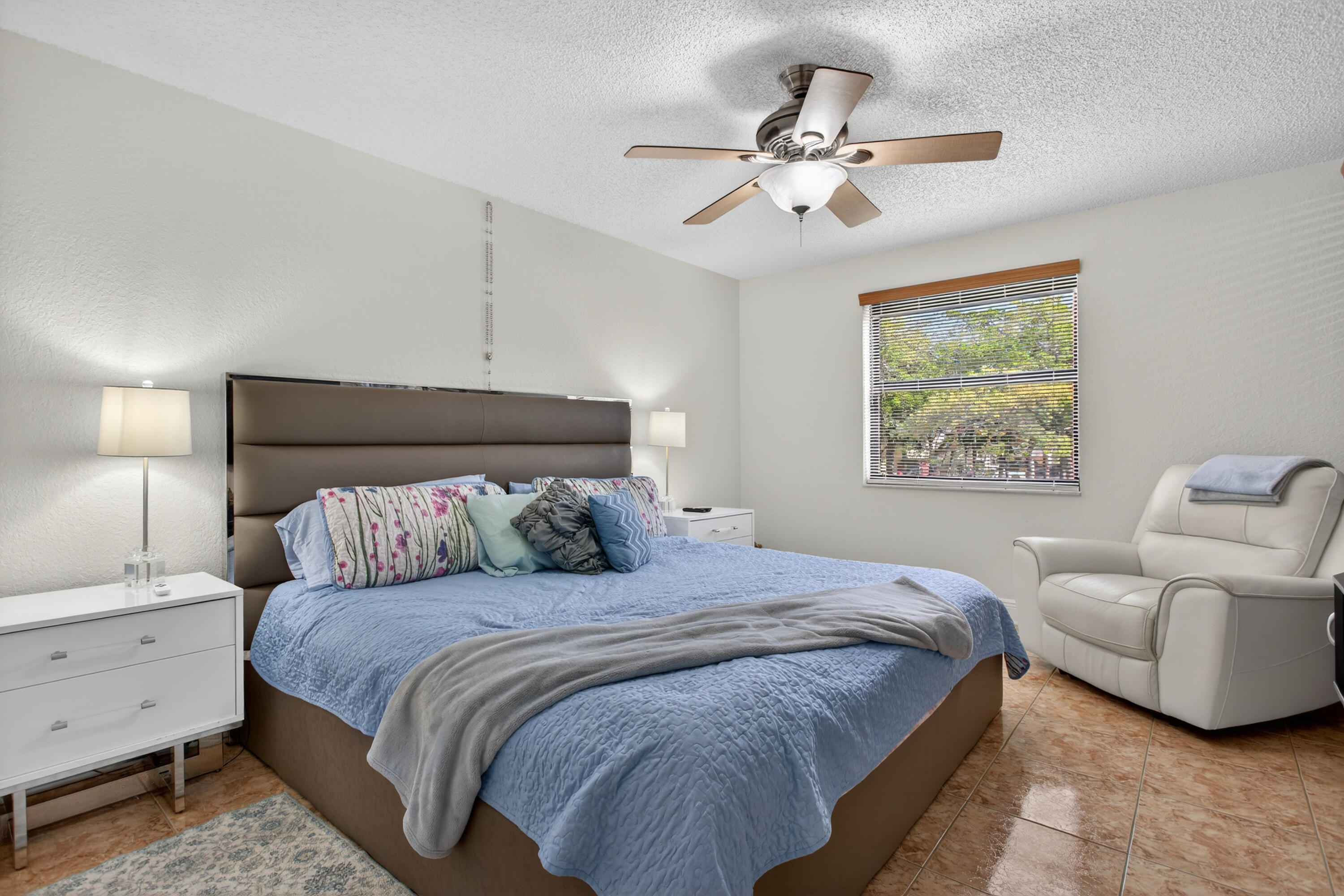 BAYVIEW VILLAGE E CONDO - Residential