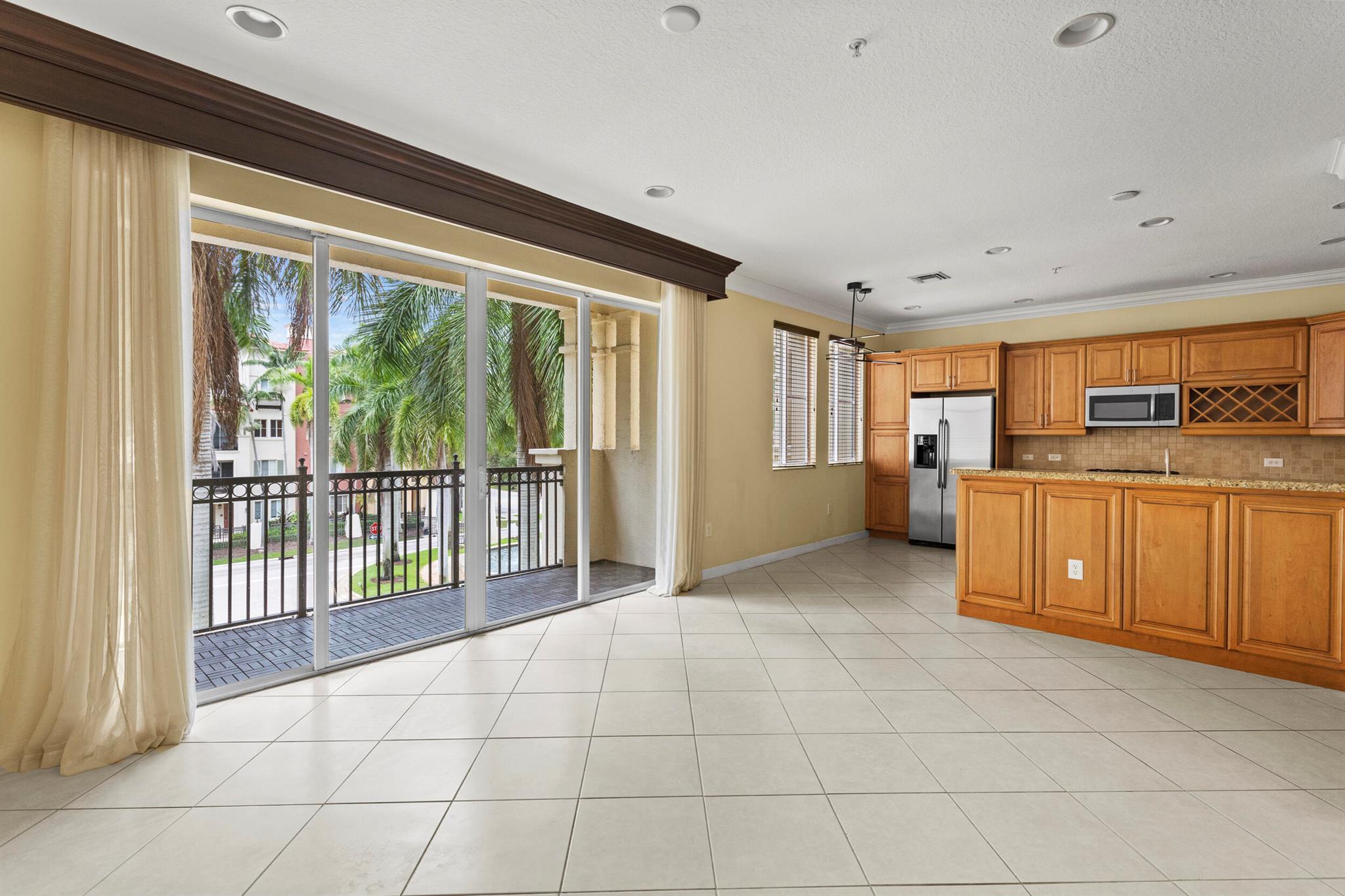2900 NW 125th Avenue 3-305