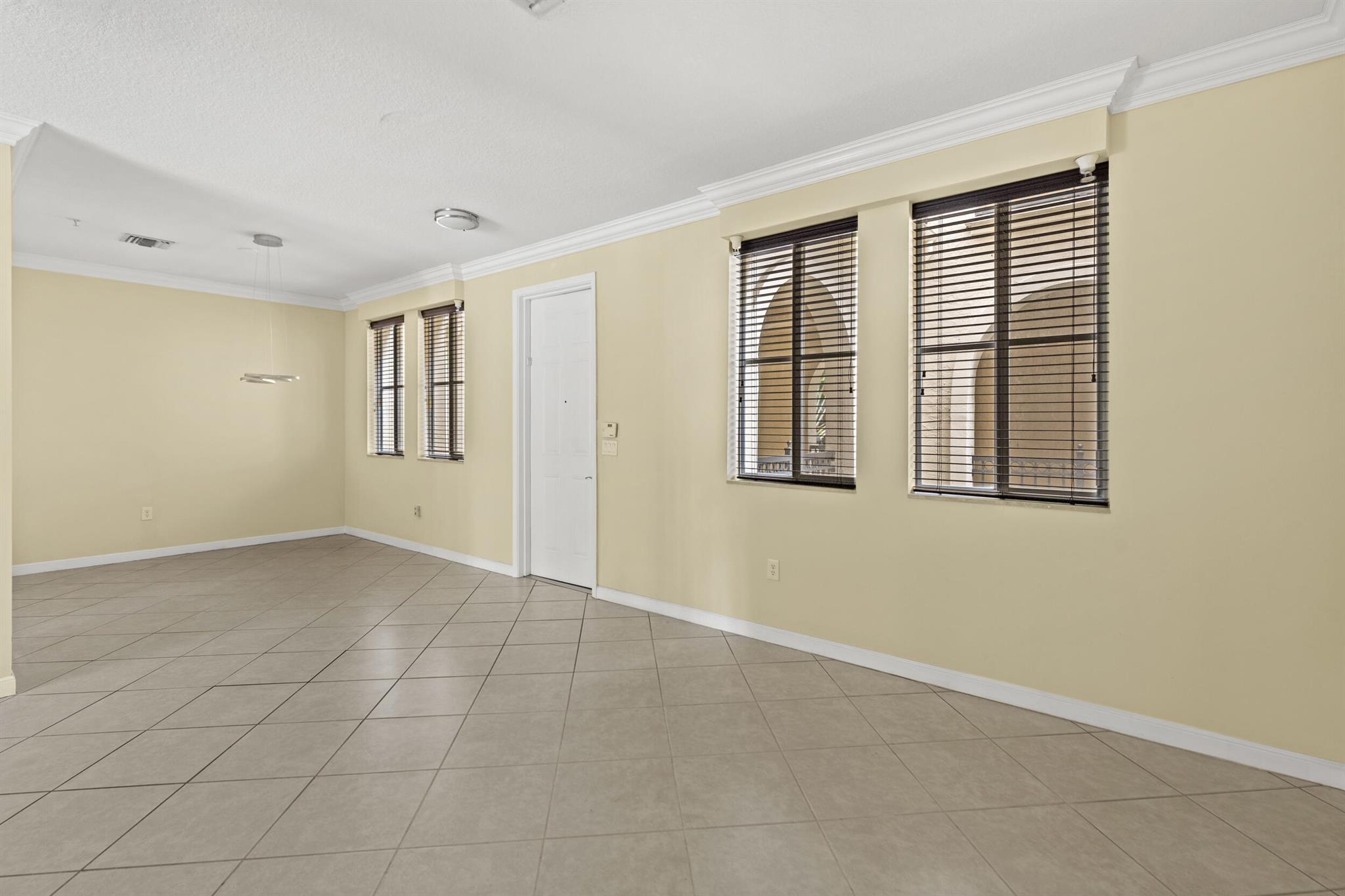 2900 NW 125th Avenue 3-305