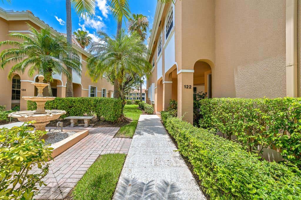 Photo of 122 Legendary Circle, Palm Beach Gardens, FL 33418 (MLS # R10730757)