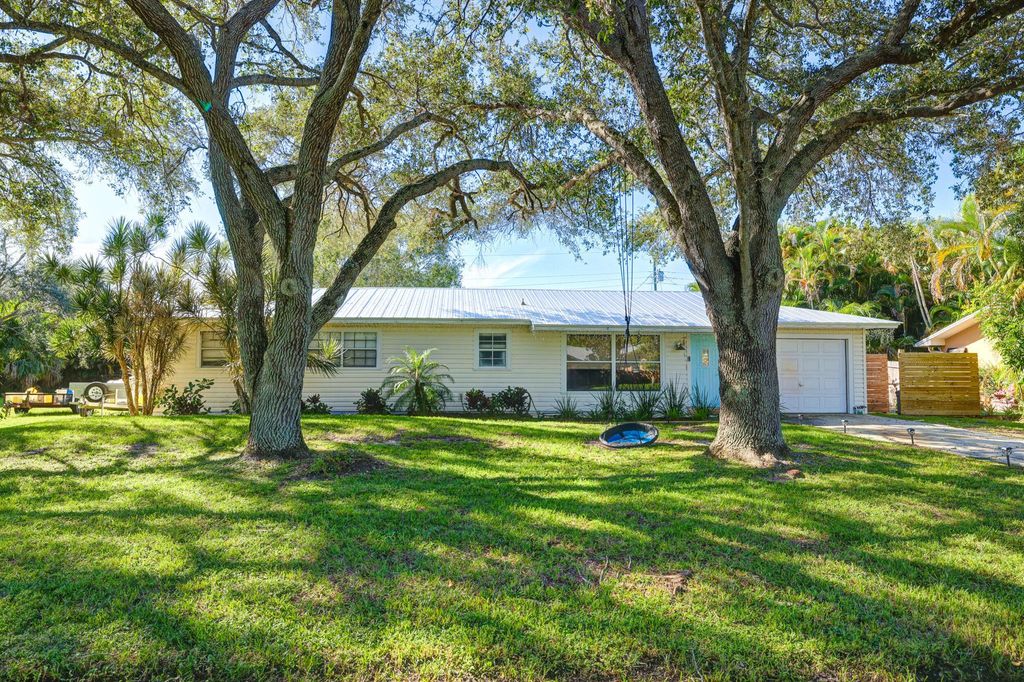 Photo of 7507 Pacific Avenue, Fort Pierce, FL 34951 (MLS # R10927883)