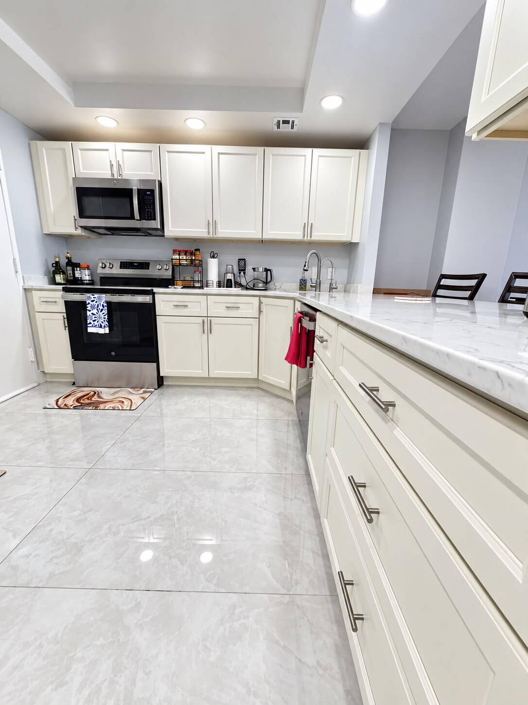427 GOLDEN ISLES Drive 10D