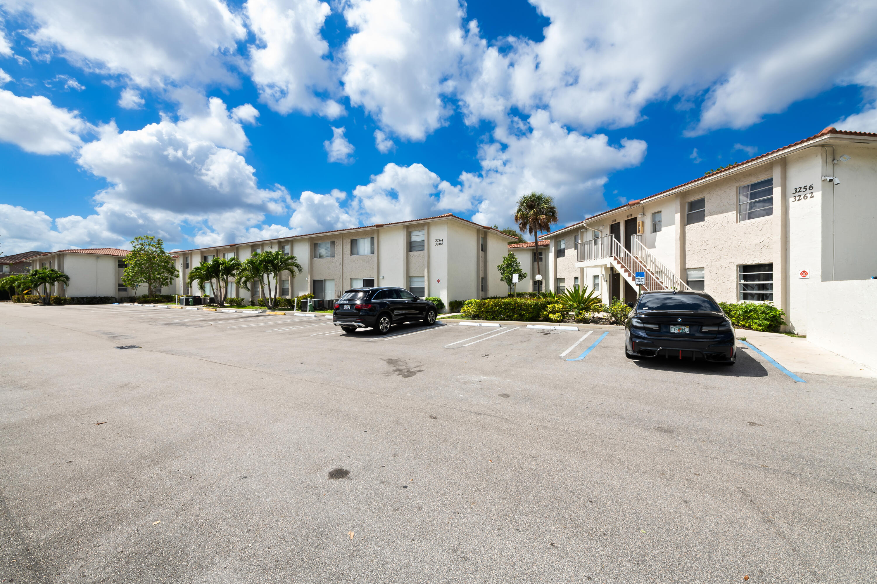 VICTORIA SQUARE CONDO - Residential Lease