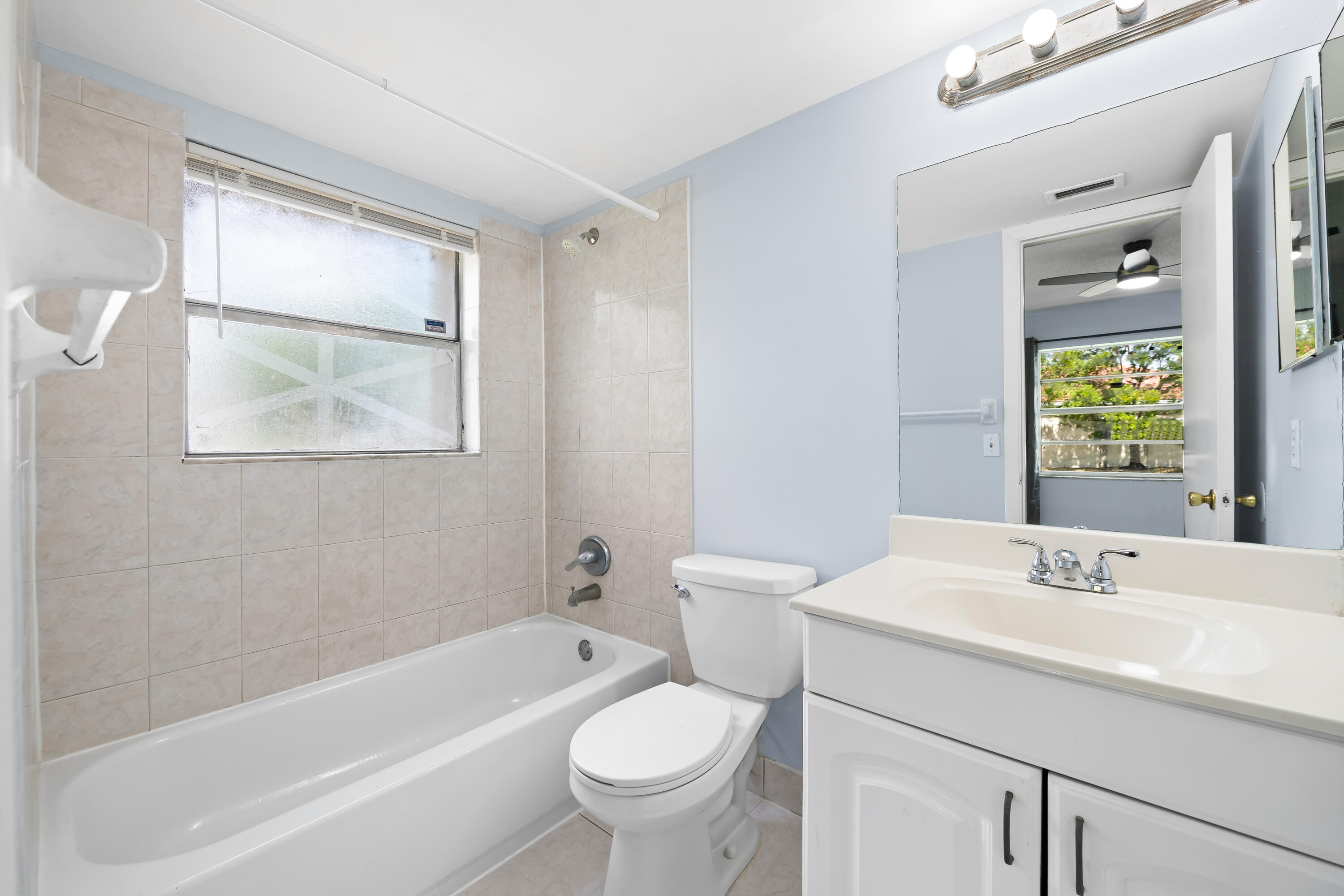 VICTORIA SQUARE CONDO - Residential Lease