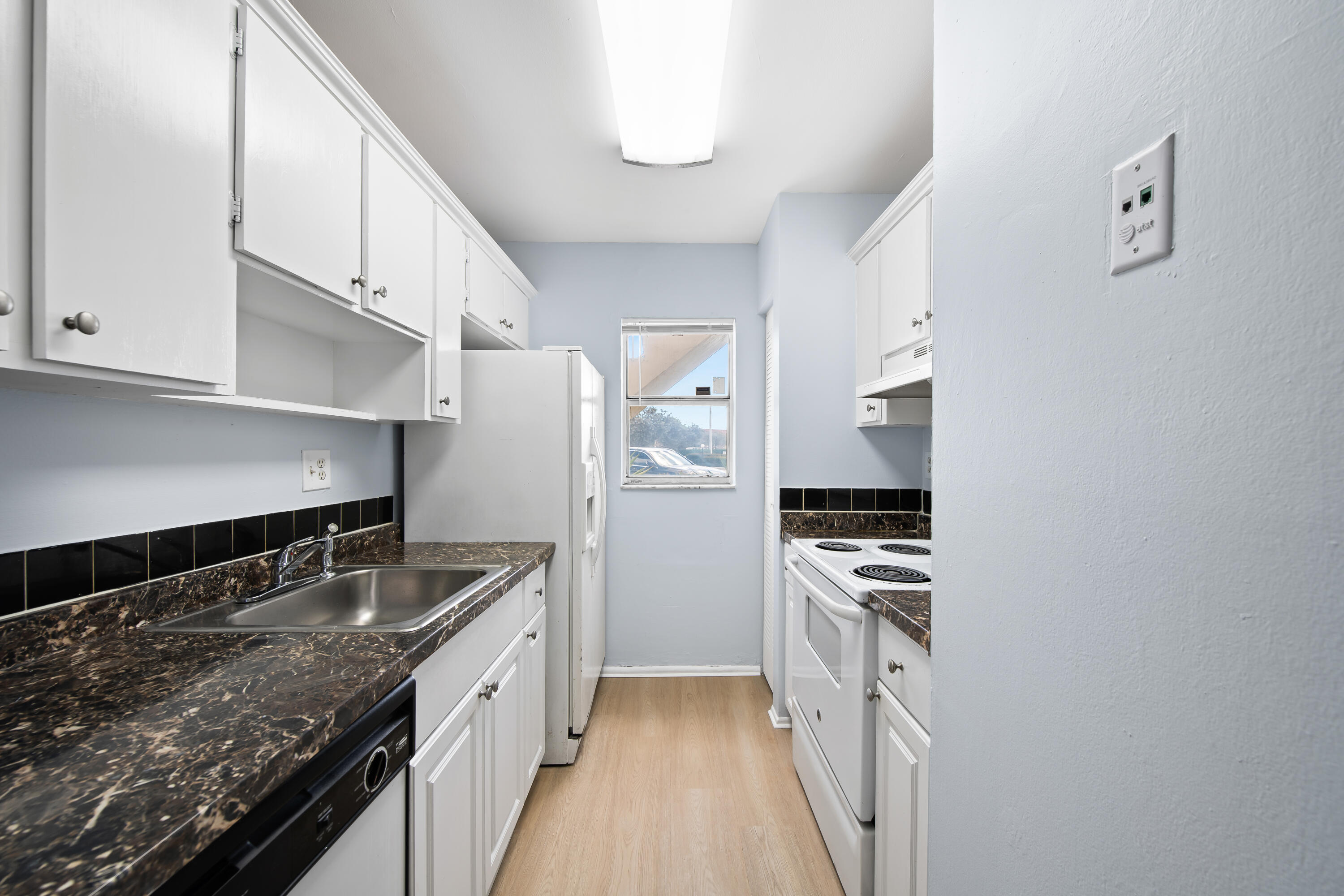 VICTORIA SQUARE CONDO - Residential Lease
