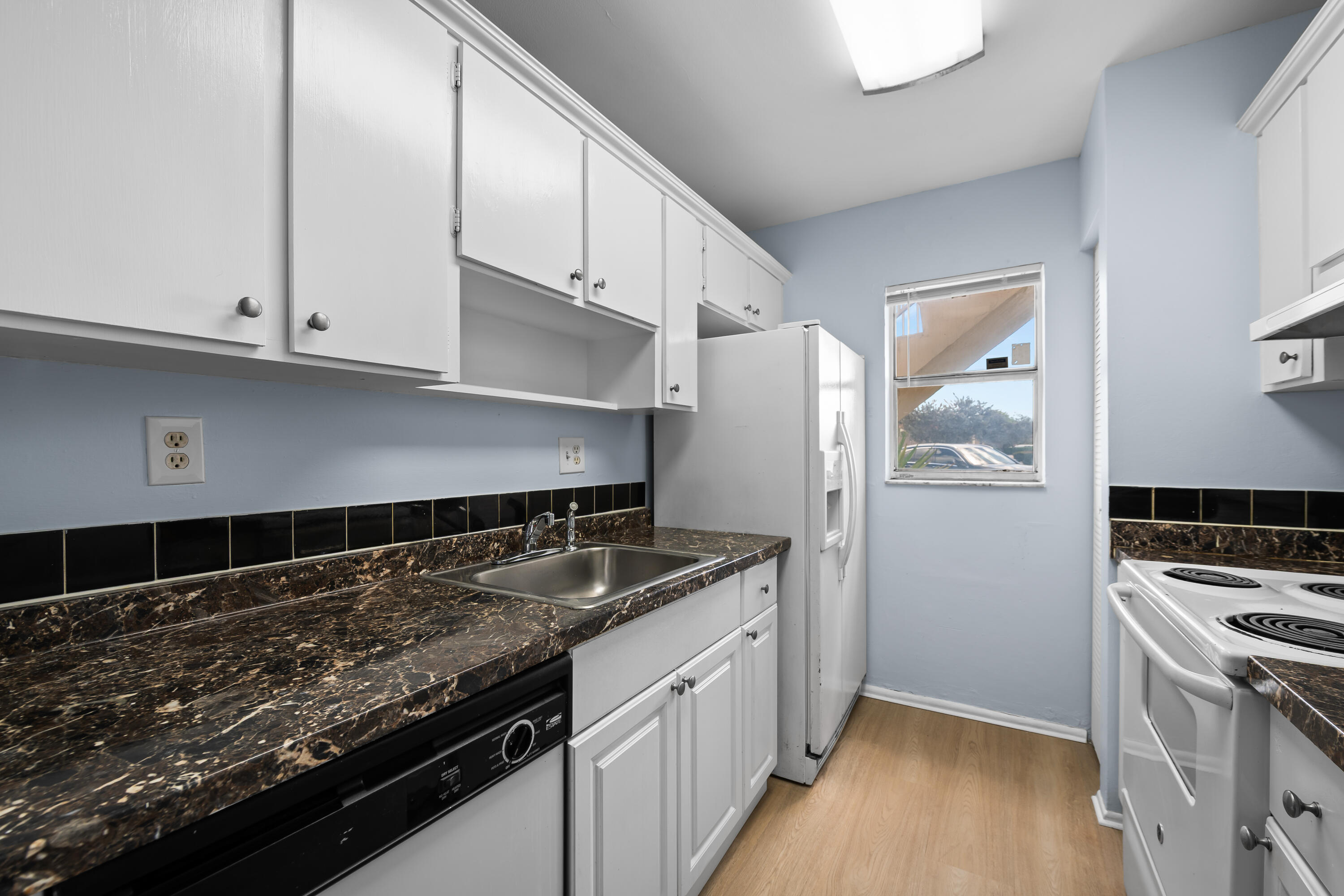 VICTORIA SQUARE CONDO - Residential Lease
