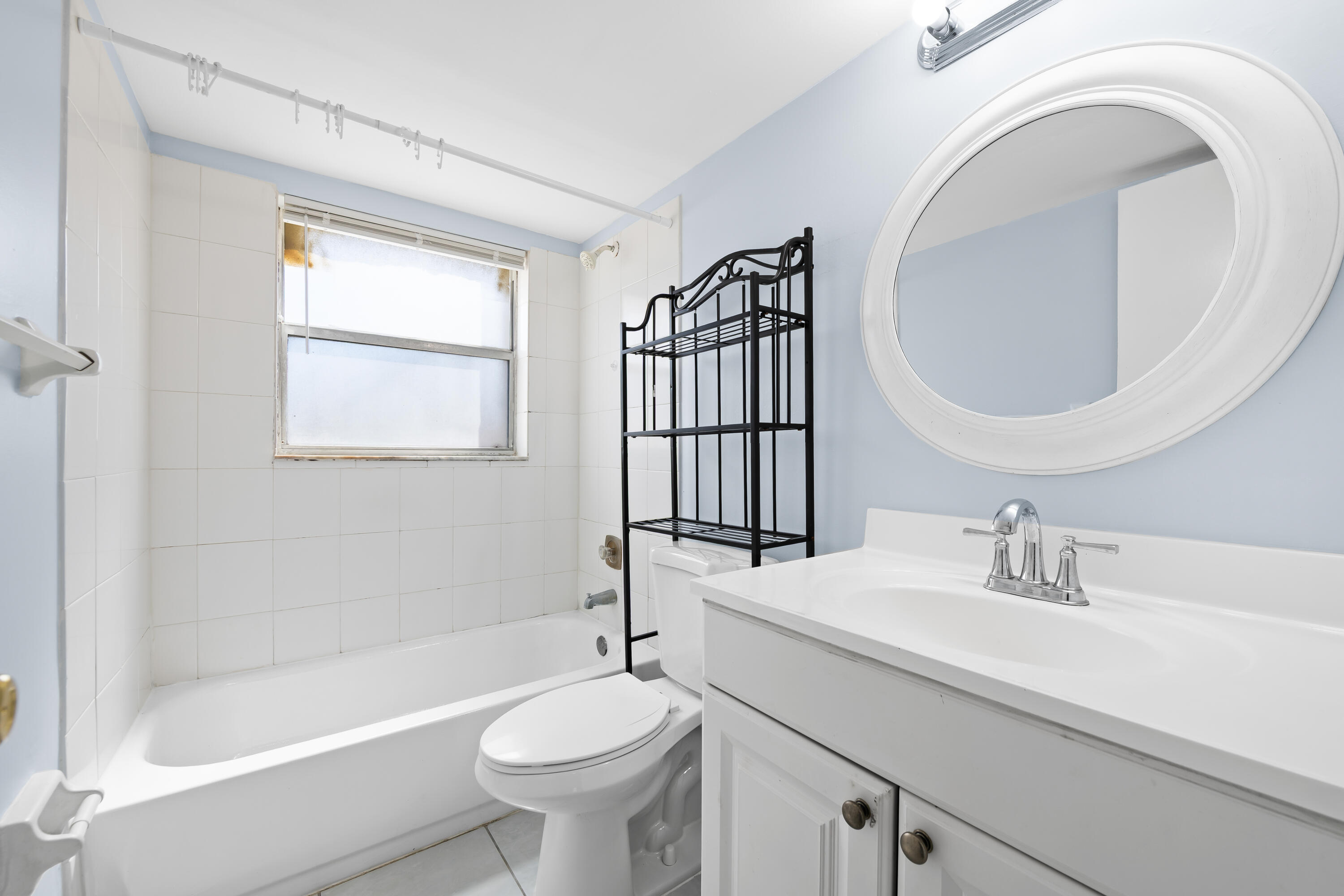 VICTORIA SQUARE CONDO - Residential Lease