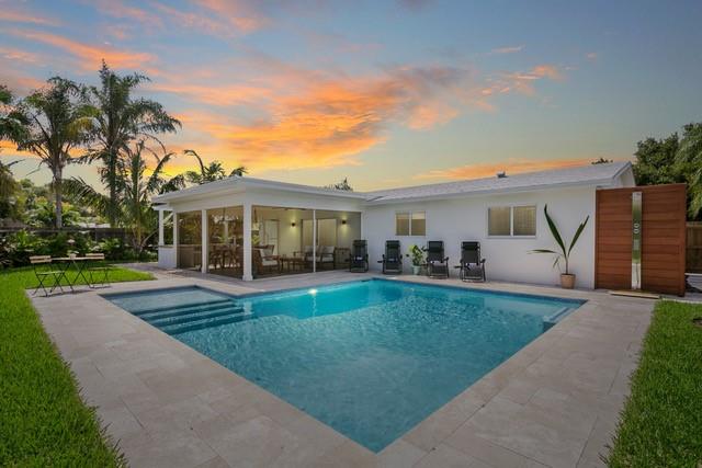 Photo of 2402 S Wallen Drive, Palm Beach Gardens, FL 33410 (MLS # F10322085)