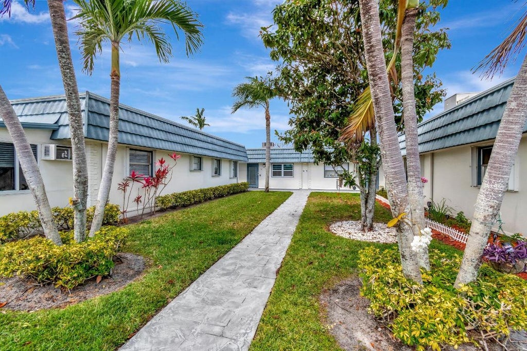Photo of 76 Waterford D, Delray Beach, FL 33446 (MLS # R11077695)