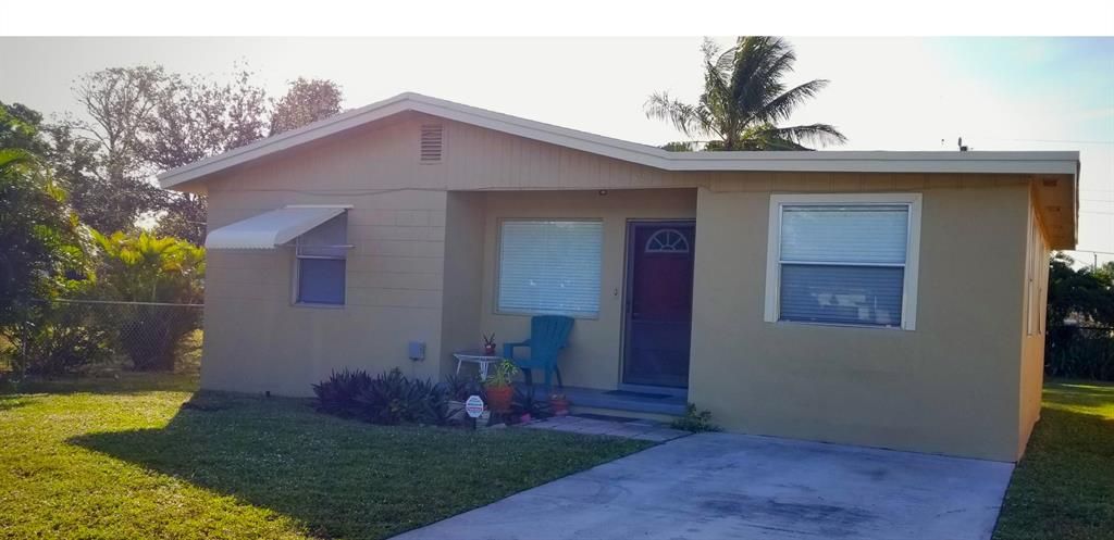 Photo of 128 NW 7th Avenue, Delray Beach, FL 33444 (MLS # R10681972)