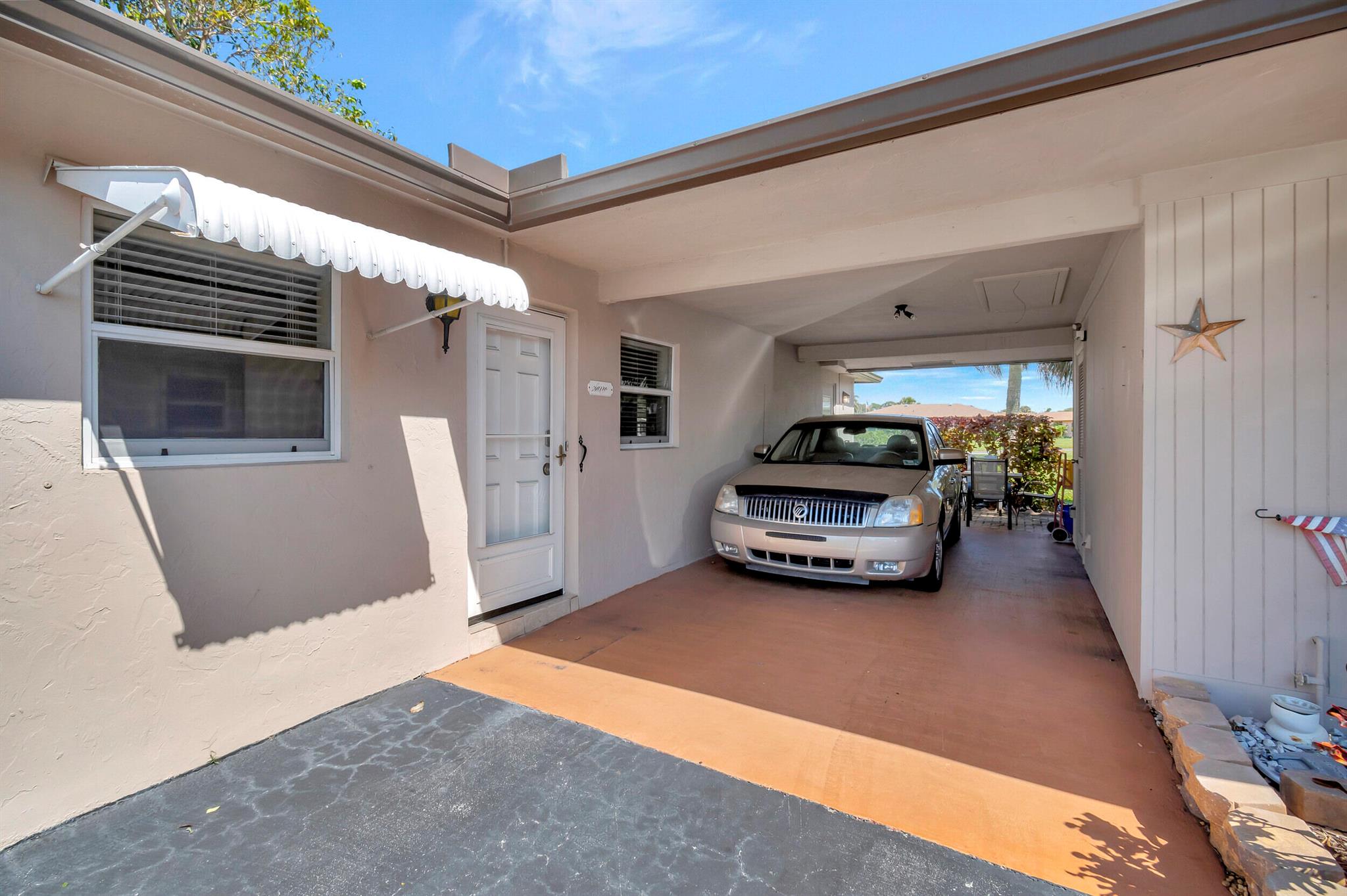 COUNTRY MANORS - Residential