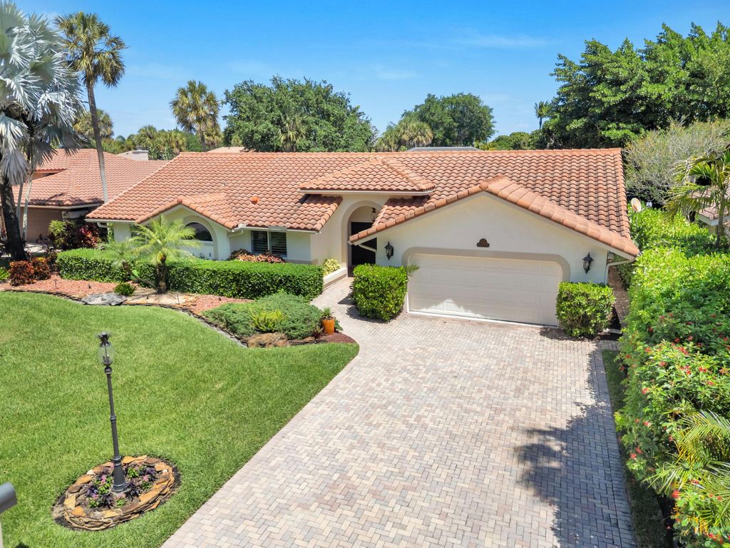 Photo of 2751 Oak Tree Lane, Fort Lauderdale, FL 33309 (MLS # B26016429)