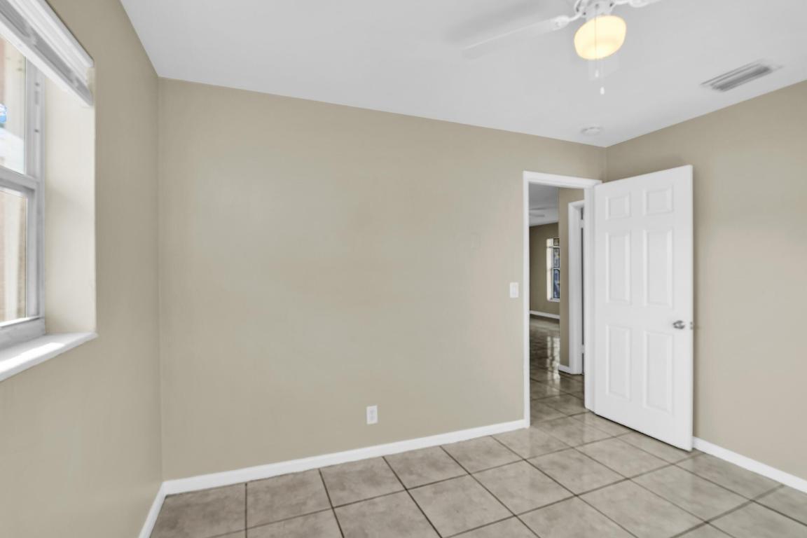 SEACREST ESTATES - Residential Lease