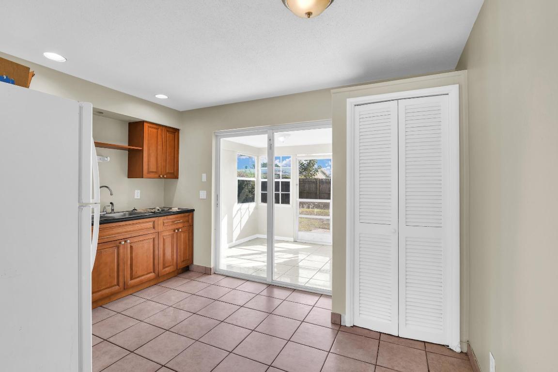 SEACREST ESTATES - Residential Lease