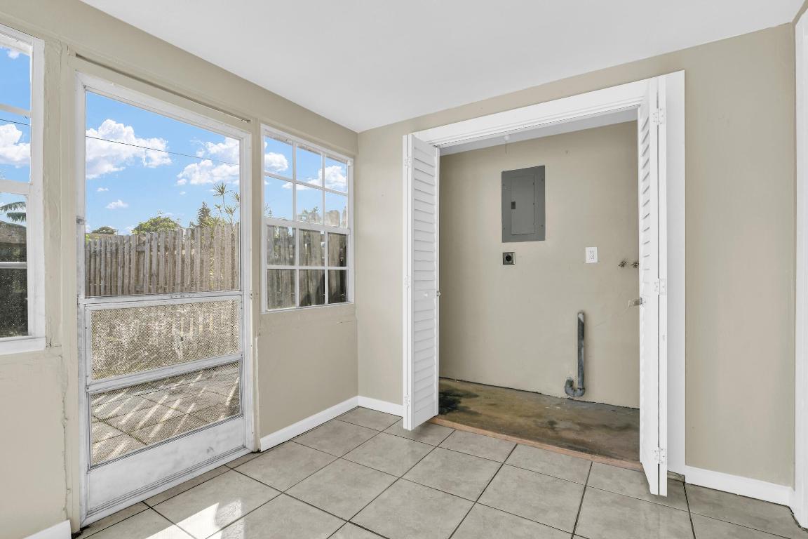 SEACREST ESTATES - Residential Lease