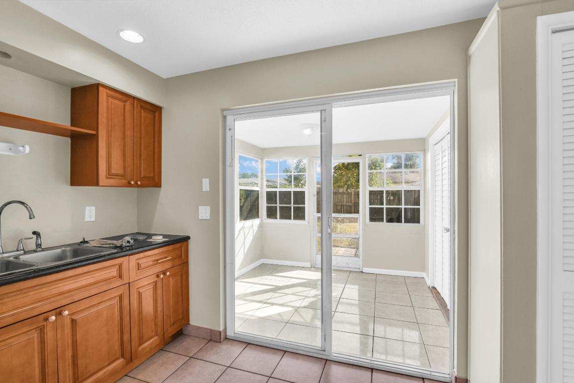 SEACREST ESTATES - Residential Lease