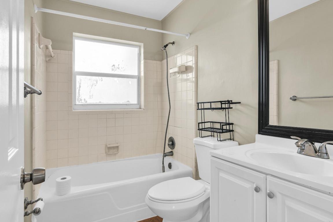 SEACREST ESTATES - Residential Lease