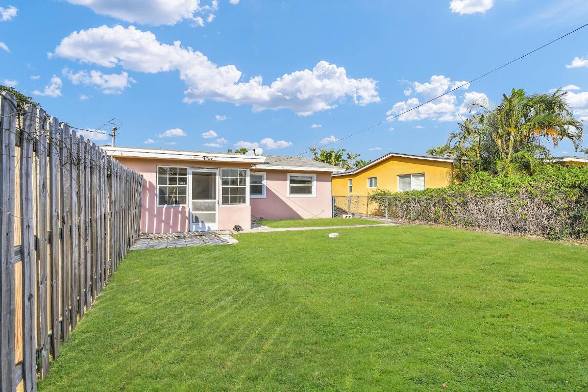 SEACREST ESTATES - Residential Lease