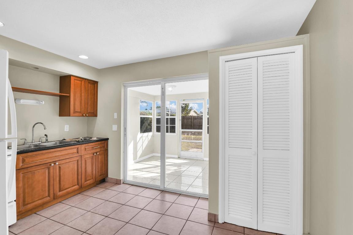 SEACREST ESTATES - Residential Lease