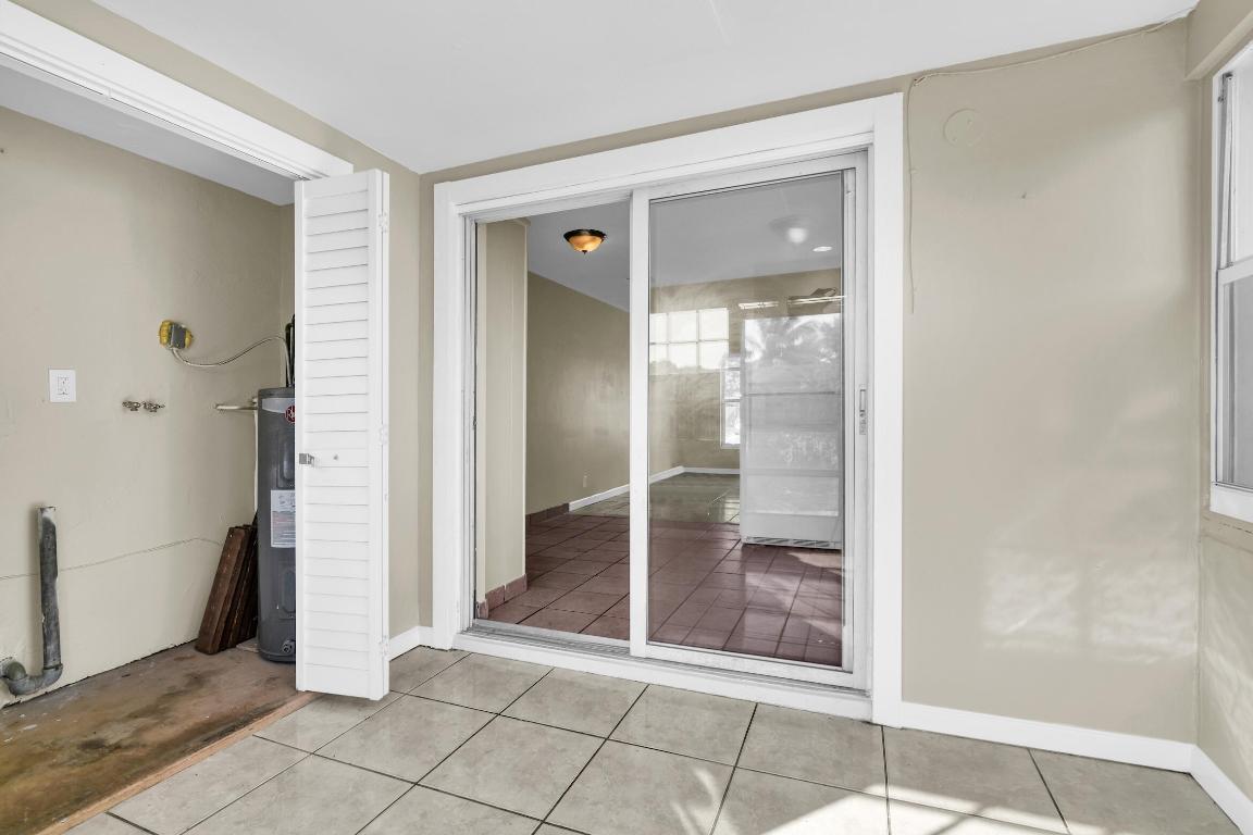 SEACREST ESTATES - Residential Lease