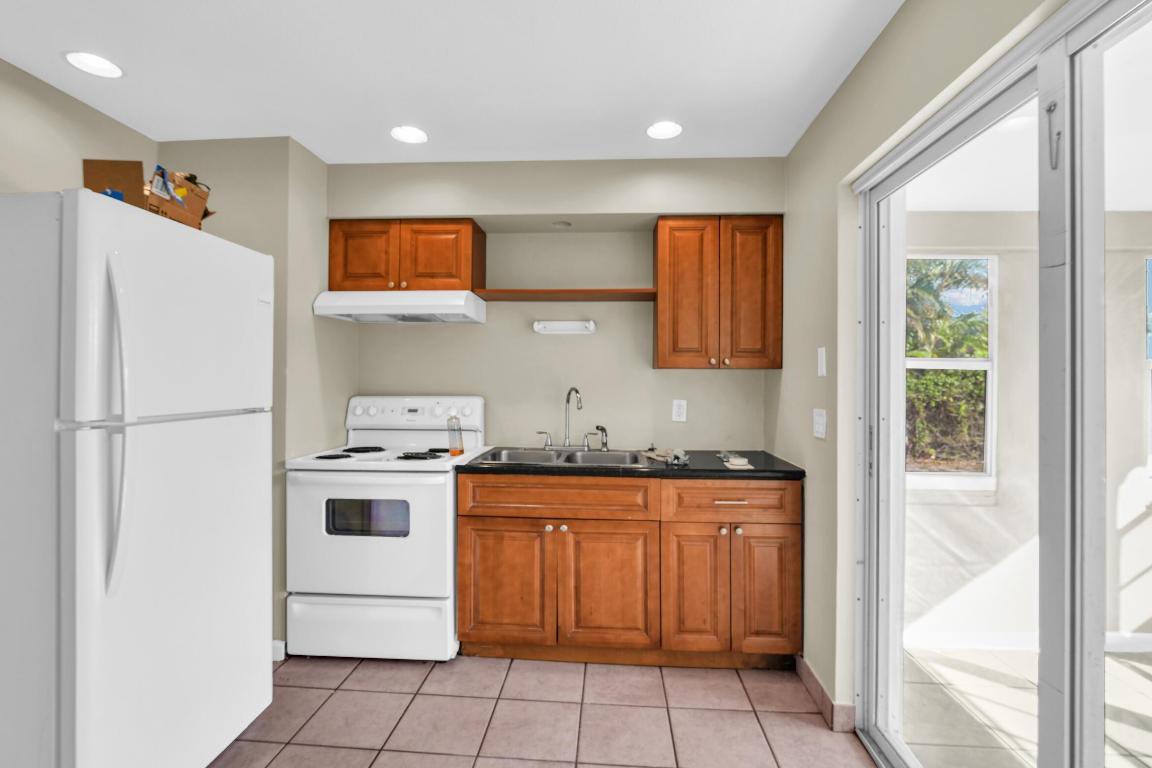 SEACREST ESTATES - Residential Lease