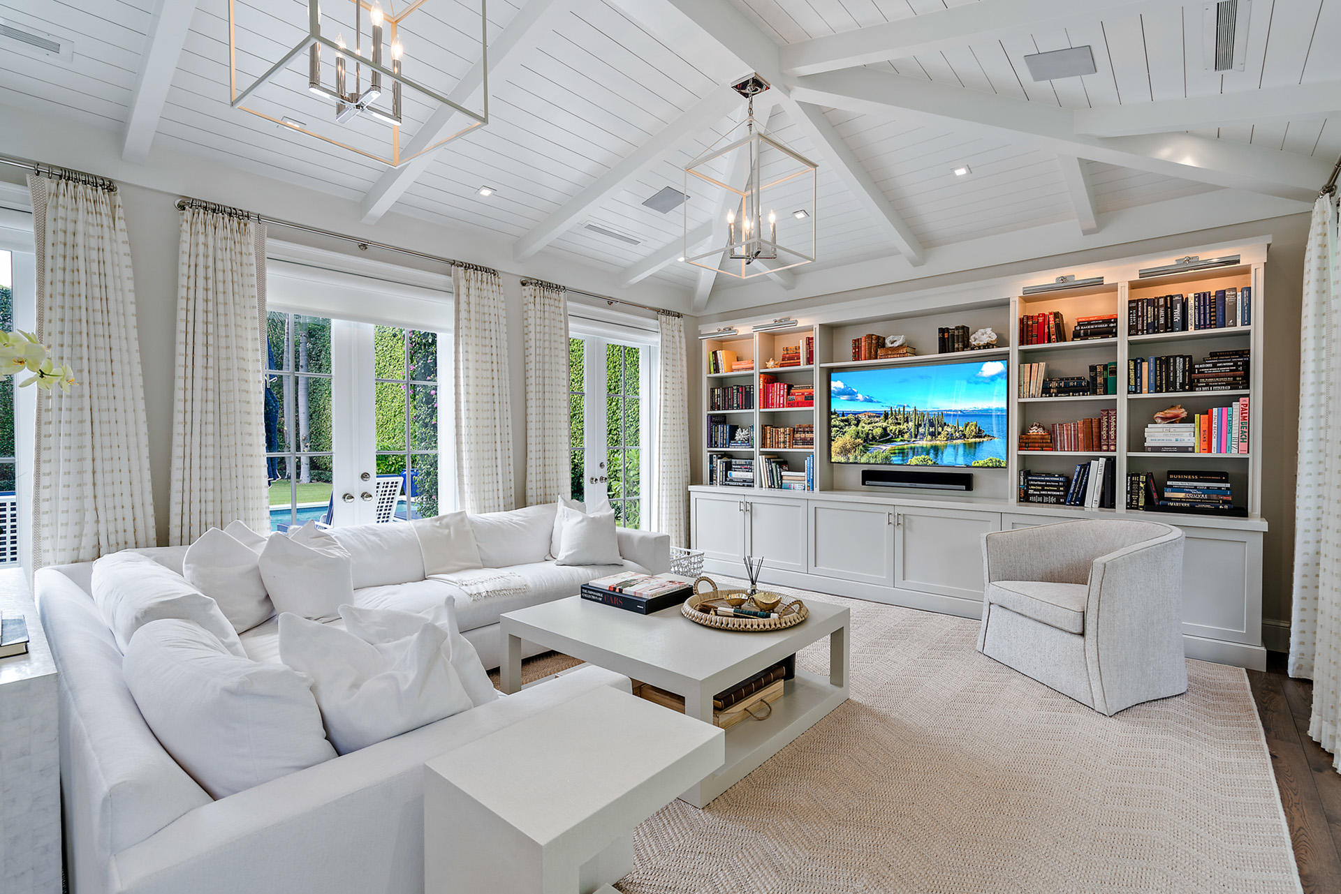 ADAMS CIRCLE - Residential