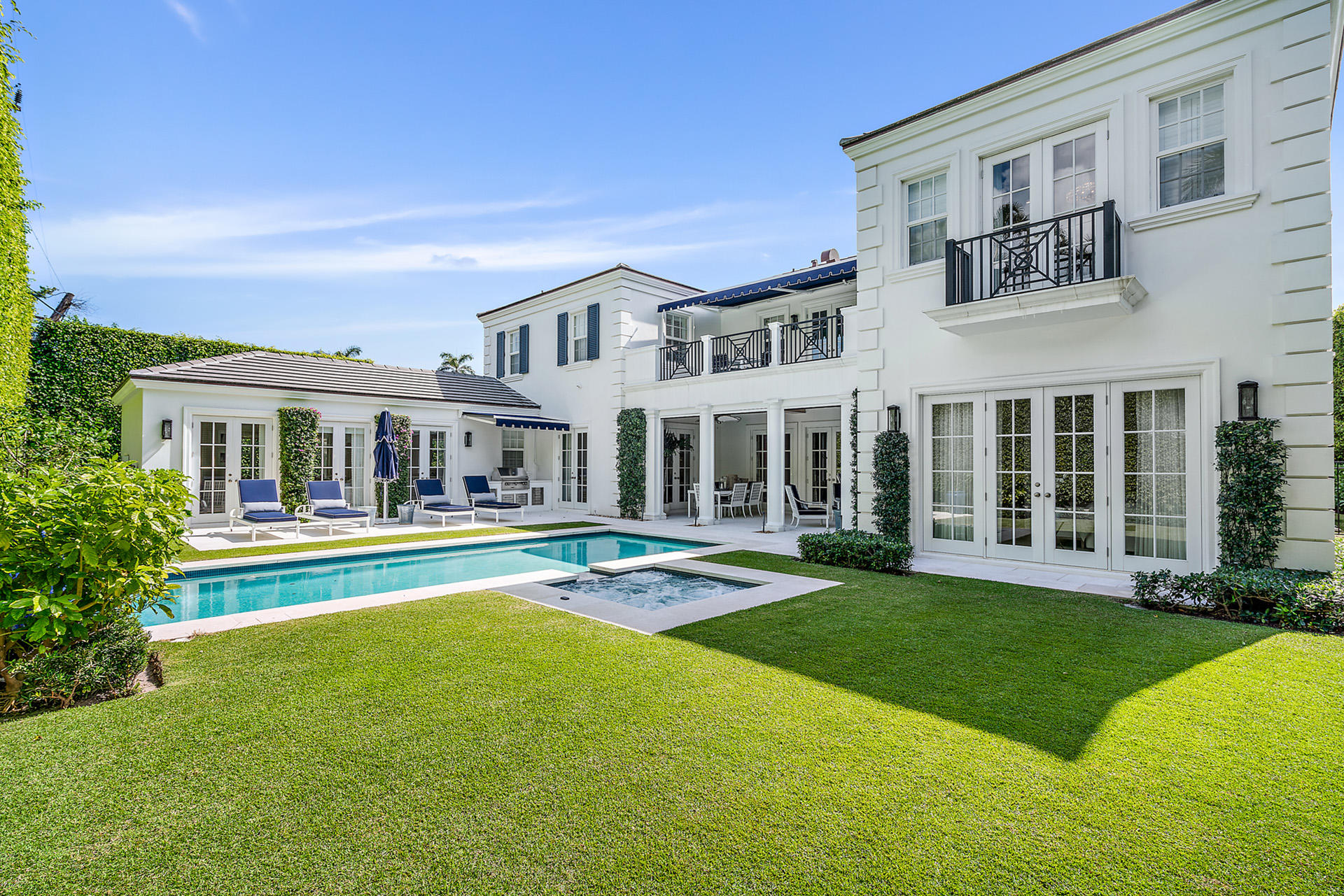 ADAMS CIRCLE - Residential