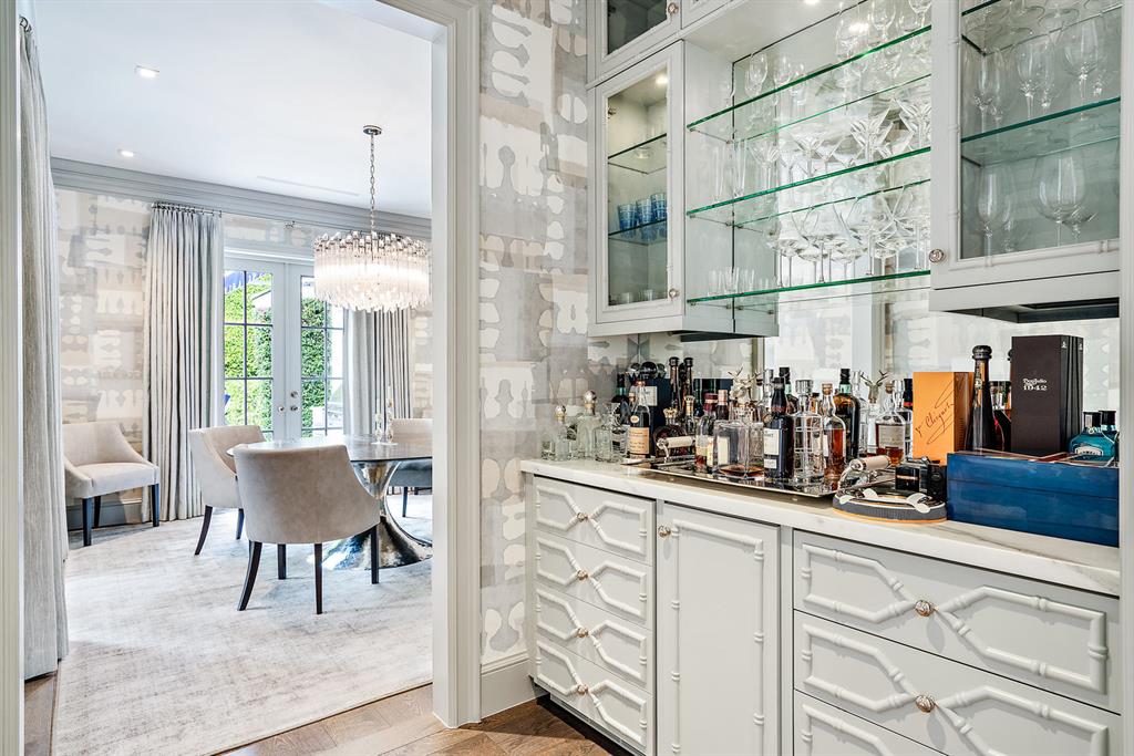 ADAMS CIRCLE - Residential